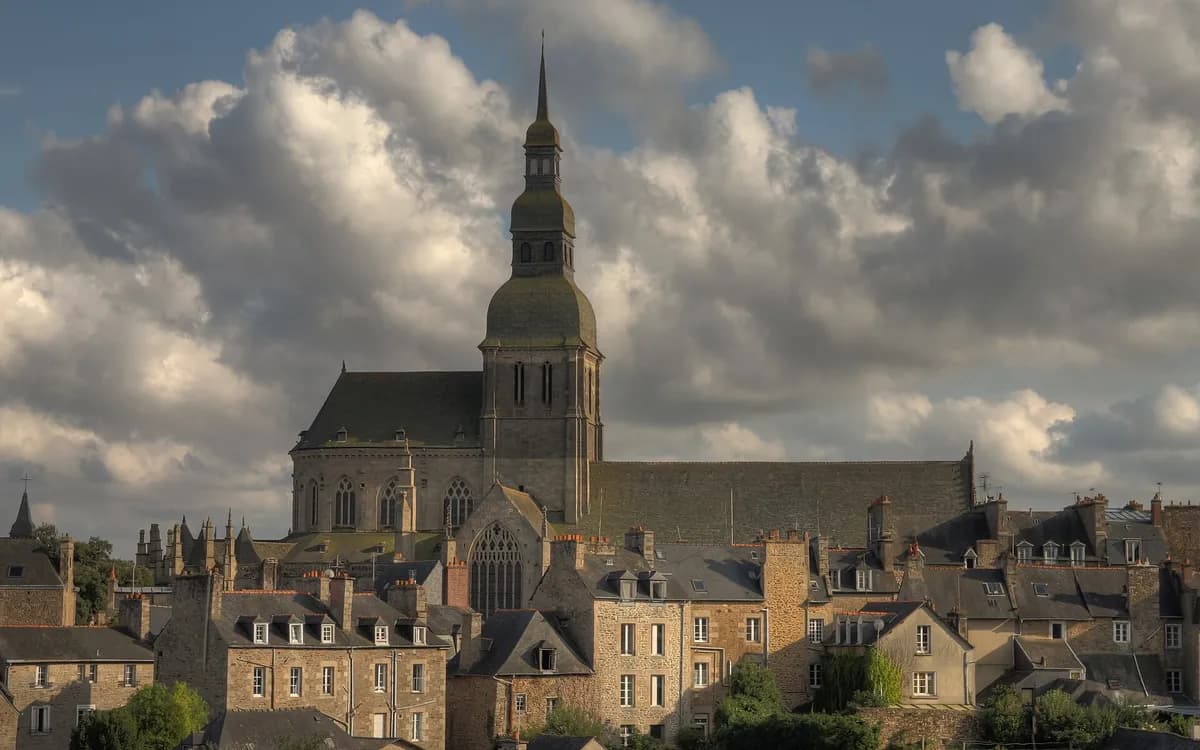 Dinan, Bretagne — jeu de piste à Dinan