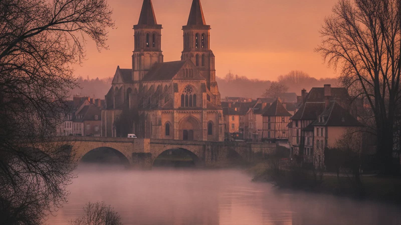 Jeu de piste & escape game outdoor à Melun : Melun, Cité Royale sur la Seine